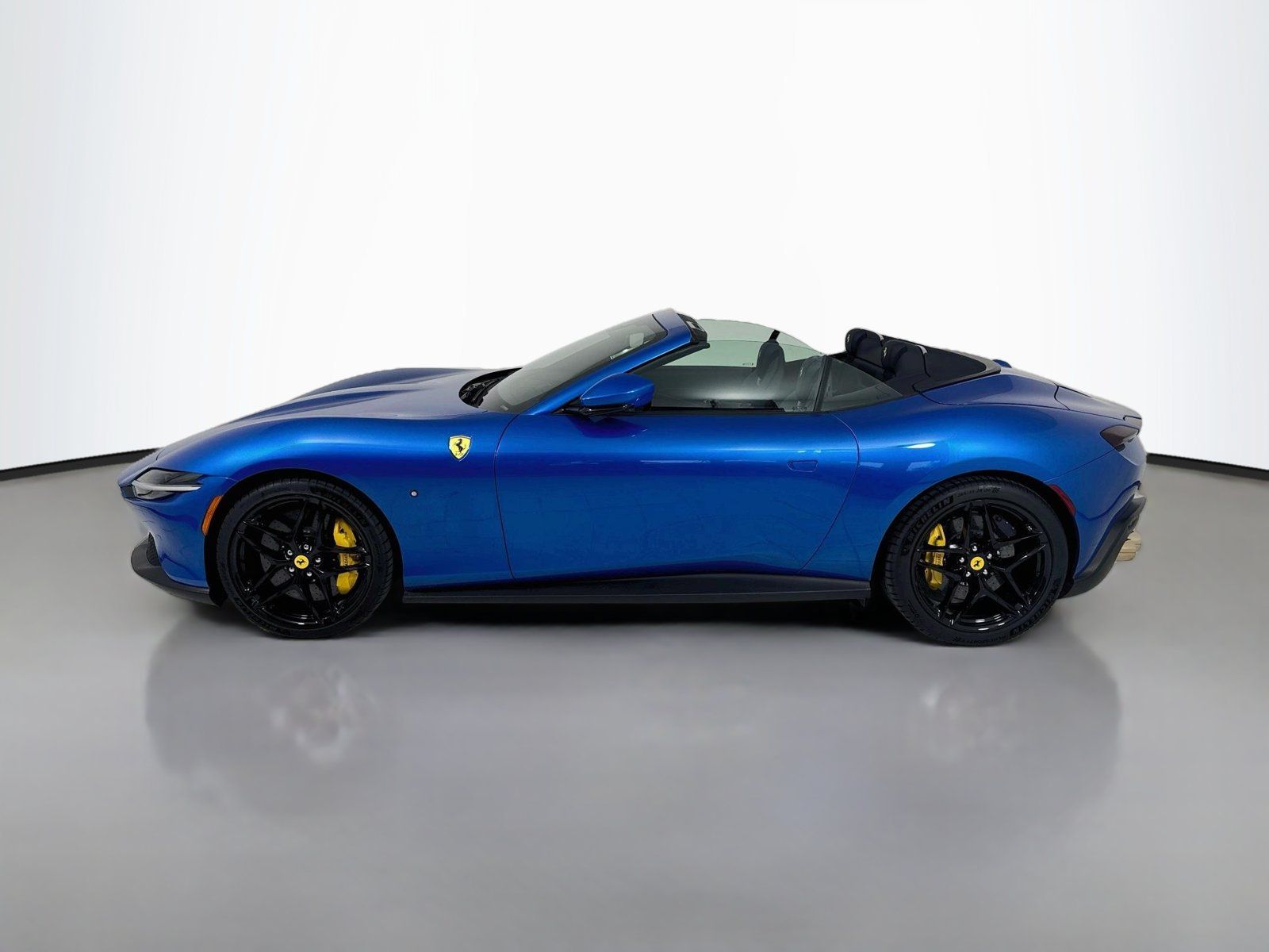 Used 2025 Ferrari Roma Spider RWD image 4
