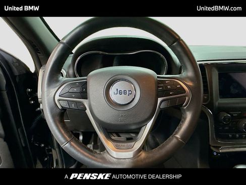 Used 2019 Jeep Grand Cherokee Laredo image 6