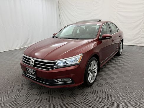 Used 2016 Volkswagen Passat 1.8T SEL Premium image 2