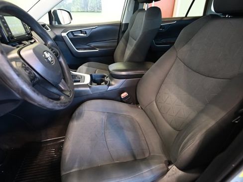 Used 2020 Toyota RAV4 XLE AWD/4WD image 8