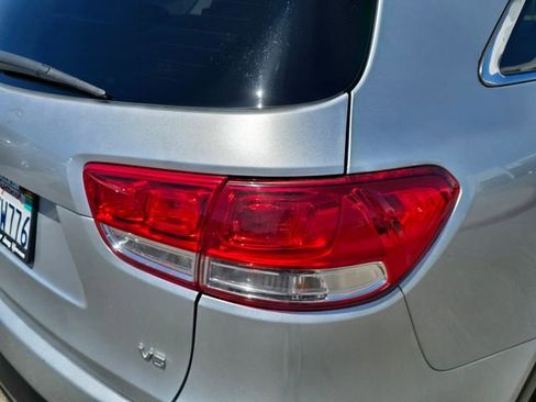 Used 2018 Kia Sorento LX AWD/4WD image 25