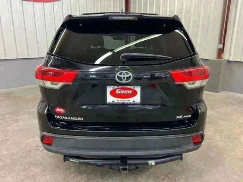 Used 2018 Toyota Highlander SE image 11