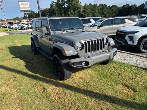 Used 2022 Jeep Wrangler Unlimited Sahara AWD/4WD image 11