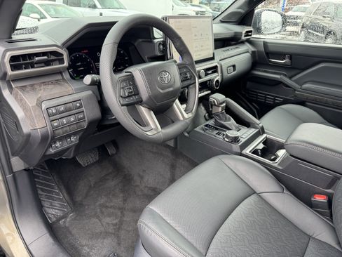 Used 2025 Toyota Tacoma Limited AWD/4WD image 27