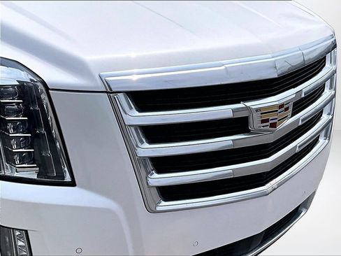 Used 2018 Cadillac Escalade Premium Luxury AWD/4WD image 30