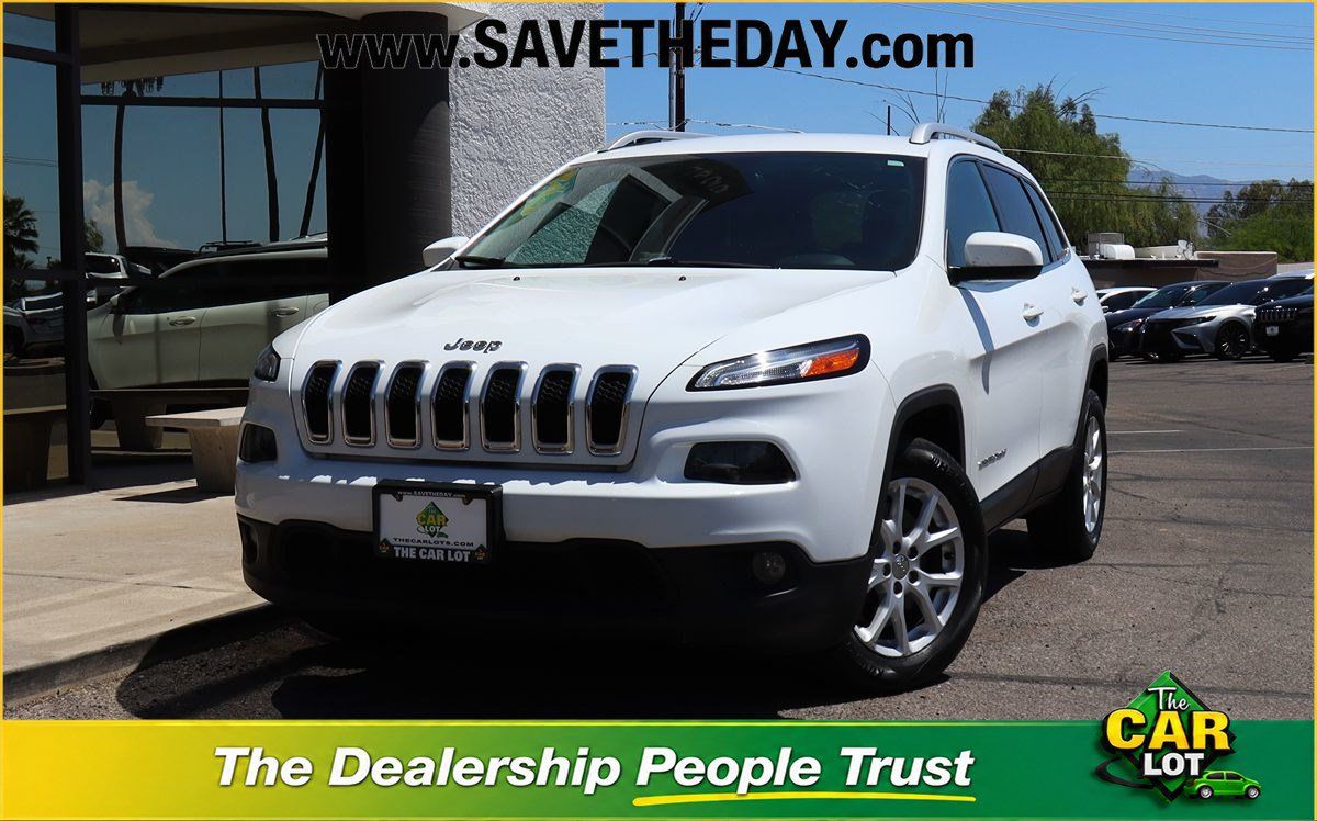 Used 2017 Jeep Cherokee Latitude FWD image 1