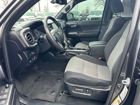 Used 2021 Toyota Tacoma TRD Off-Road w/ Technology Package image 13