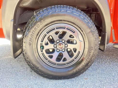 Used 2025 Nissan Frontier Pro-X w/ Black Accent Package RWD image 5
