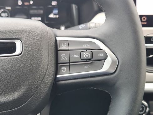 Used 2025 Jeep Compass Limited w/ Elite Group image 23