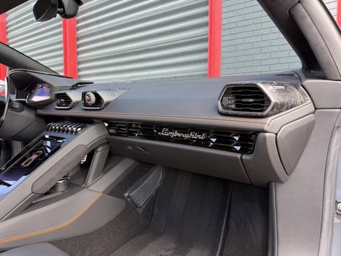 Used 2021 Lamborghini Huracan EVO image 22