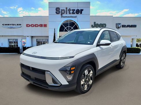 Used 2025 Hyundai Kona SEL FWD image 4