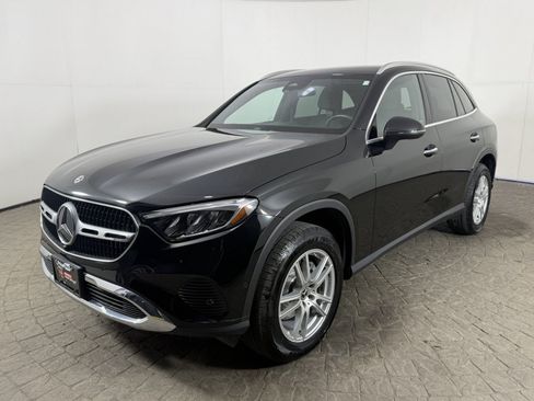 Used 2023 Mercedes-Benz GLC 300 4MATIC image 3