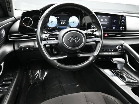 Used 2021 Hyundai Elantra SEL w/ Convenience Package image 17