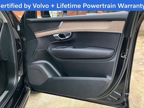 Certified 2025 Volvo XC90 B6 Plus image 24