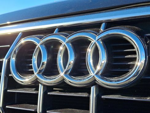 Used 2019 Audi Q3 2.0T Premium Plus w/ Premium Plus Package image 31