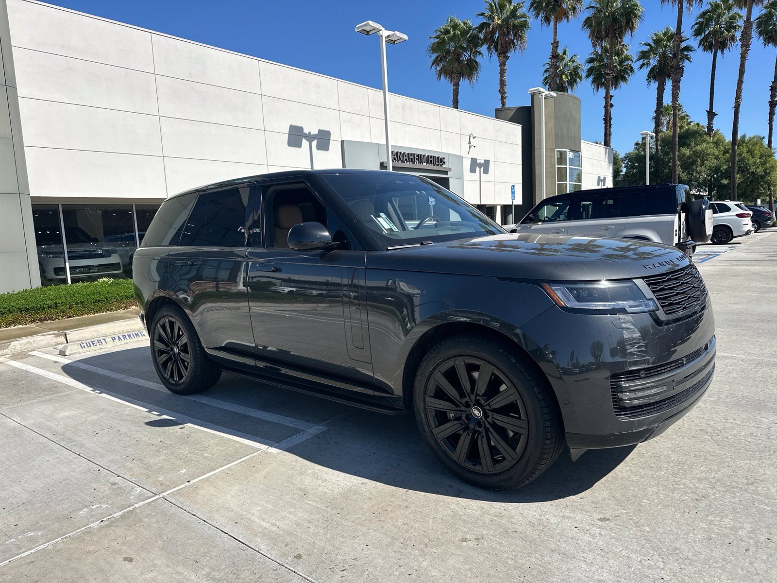 Certified 2025 Land Rover Range Rover SE AWD/4WD image 2