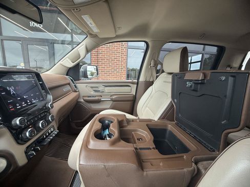 Used 2019 RAM 1500 Laramie AWD/4WD image 26