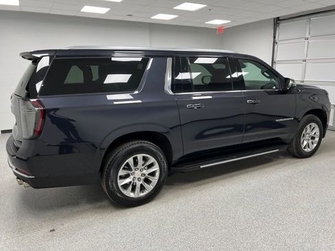 Used 2025 Chevrolet Suburban Premier AWD/4WD image 11
