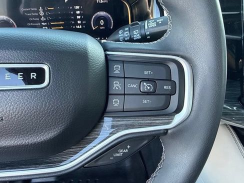 Used 2022 Jeep Wagoneer Series III w/ Premium Group I AWD/4WD image 30