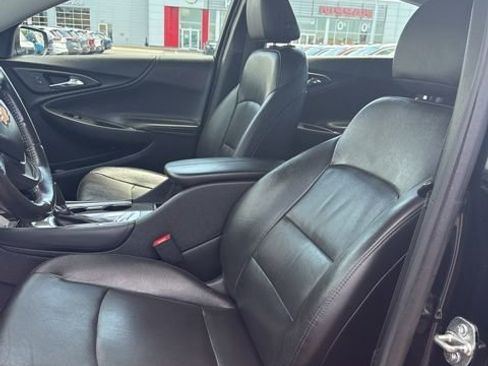Used 2020 Chevrolet Malibu LT w/ Leather Package FWD image 9