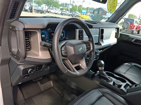 Used 2025 Ford Bronco Outer Banks AWD/4WD image 17
