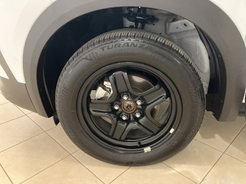 Used 2025 Nissan Kicks SV image 29