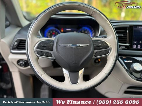 Used 2019 Chrysler Pacifica Limited FWD image 23