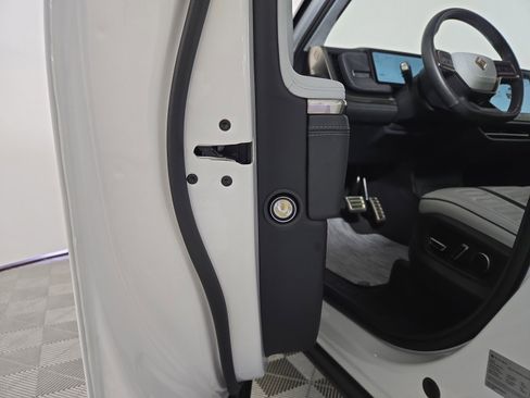 Used 2024 Rivian R1S Adventure image 32