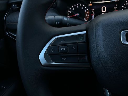 Used 2025 Jeep Compass Trailhawk image 34