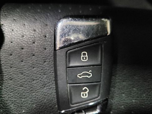 Used 2023 Volkswagen Atlas Cross Sport SE image 32