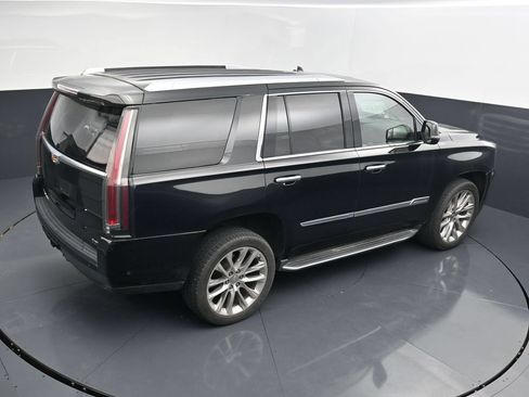 Used 2018 Cadillac Escalade Luxury AWD/4WD image 16