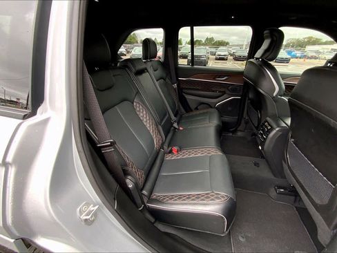 Used 2025 Jeep Grand Cherokee Summit w/ Obsidian Package image 20