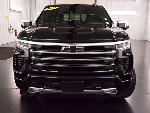 Used 2024 Chevrolet Silverado 1500 High Country w/ Z71 Off-Road Package image 2