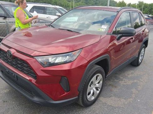 Used 2021 Toyota RAV4 LE AWD/4WD image 1