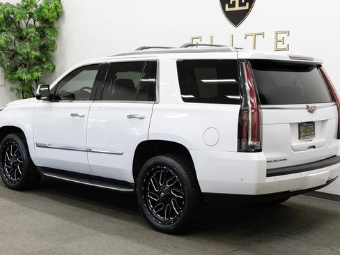 Used 2017 Cadillac Escalade Premium Luxury image 3
