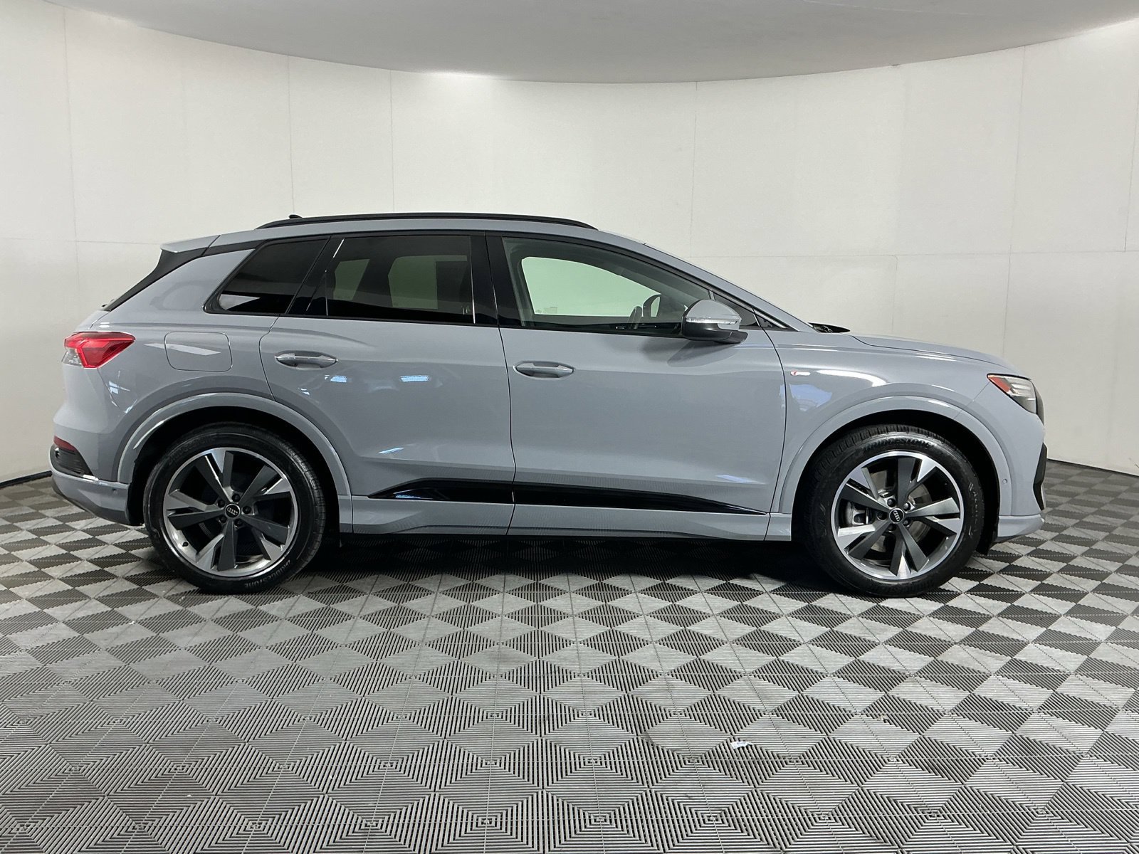 Used 2024 Audi Q4 e-tron Prestige w/ Black Optic Package AWD/4WD image 9