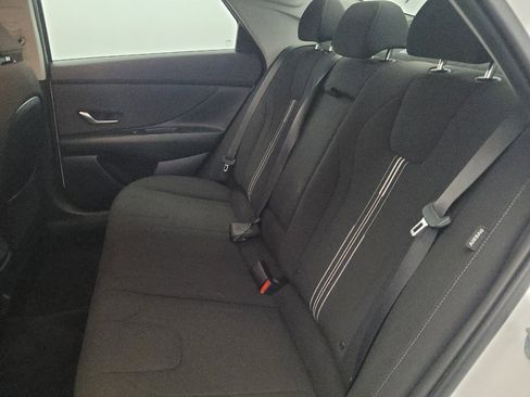 Used 2025 Hyundai Elantra SEL FWD image 18