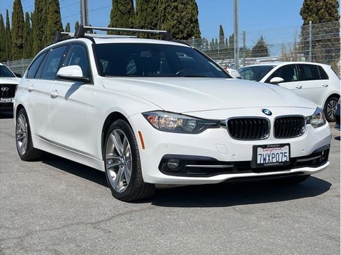 Used 2017 BMW 330i xDrive Wagon image 3