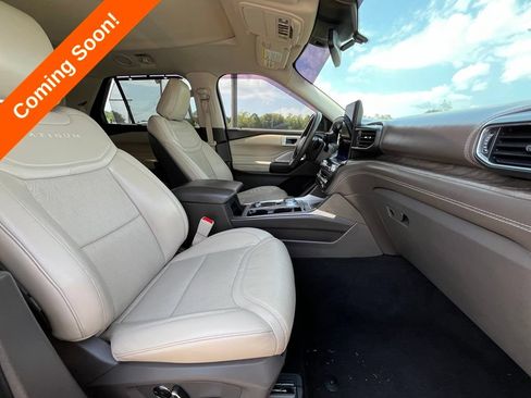 Used 2020 Ford Explorer Platinum w/ Premium Technology Package AWD/4WD image 44