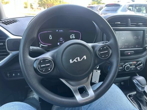Used 2023 Kia Soul LX FWD image 8