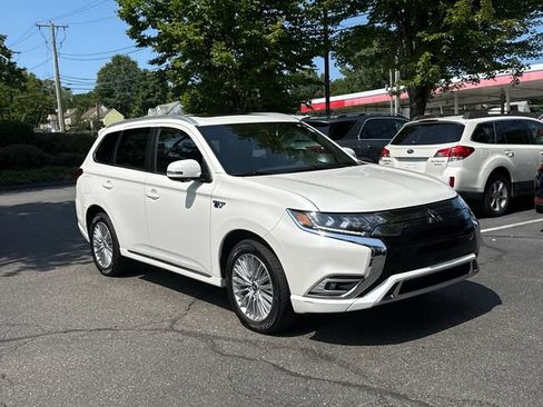 Used 2019 Mitsubishi Outlander 4WD Plug-In Hybrid image 4