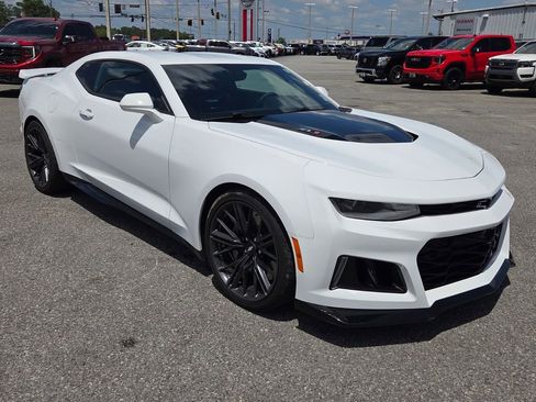 Used 2019 Chevrolet Camaro ZL1 RWD image 14