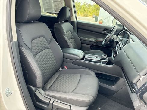 Used 2025 Nissan Pathfinder SV image 26