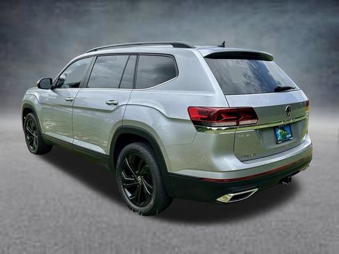 Used 2023 Volkswagen Atlas SE w/ Black Wheel Package FWD image 7