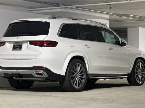 New 2026 Mercedes-Benz GLS 580 4MATIC image 8