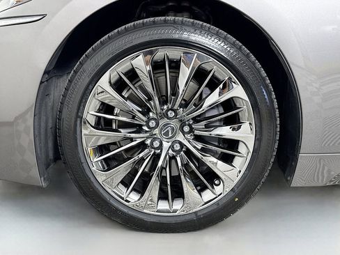 Used 2019 Lexus LS 500 F Sport image 34