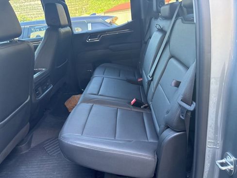 Used 2024 Chevrolet Silverado 1500 LT Trail Boss w/ LT Trail Boss Premium Package AWD/4WD image 15