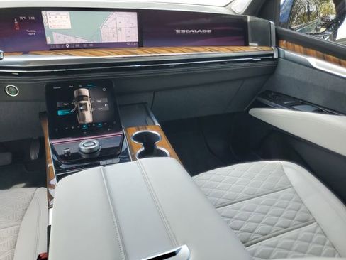 Used 2026 Cadillac Escalade ESV Platinum Sport image 16