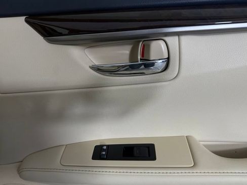 Used 2015 Lexus ES 350 w/ Luxury Package FWD image 30