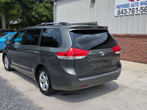 Used 2013 Toyota Sienna LE FWD image 5